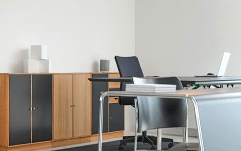 interior-designer-office-table